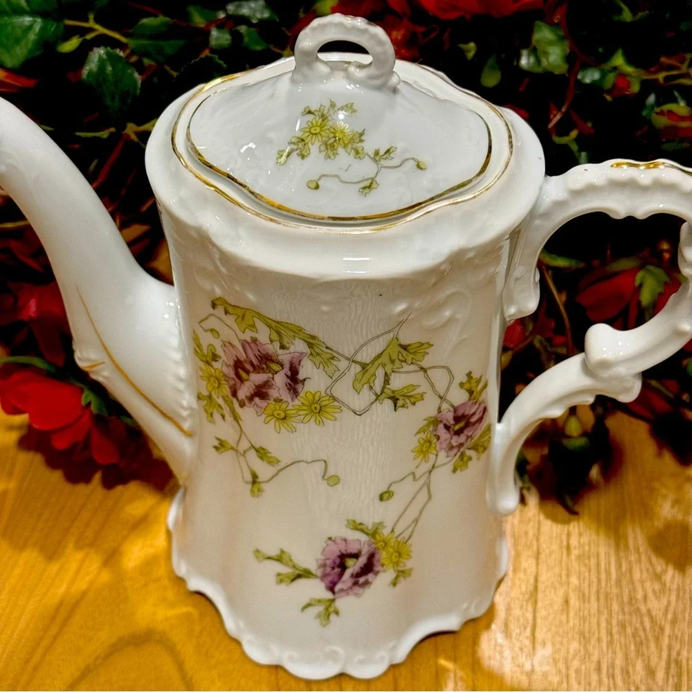 Vintage Pfeiffer & Lowenstein Schlackenwerth London Scalloped  Coffee pot